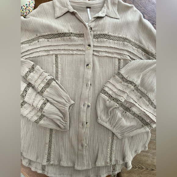 Free People, puffsleeve, front button, collar blouse. Accent open lace, stitches - Picture 3 of 5